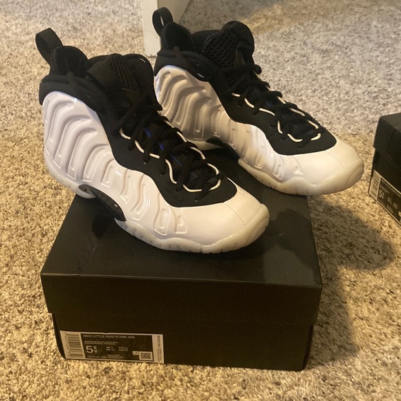 Nike little posite foam posite one Grade School - Picture 1 of 6
